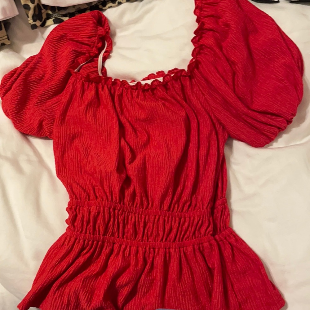 Puff sleeve red top